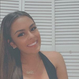 Meet your Posher, Alexandra